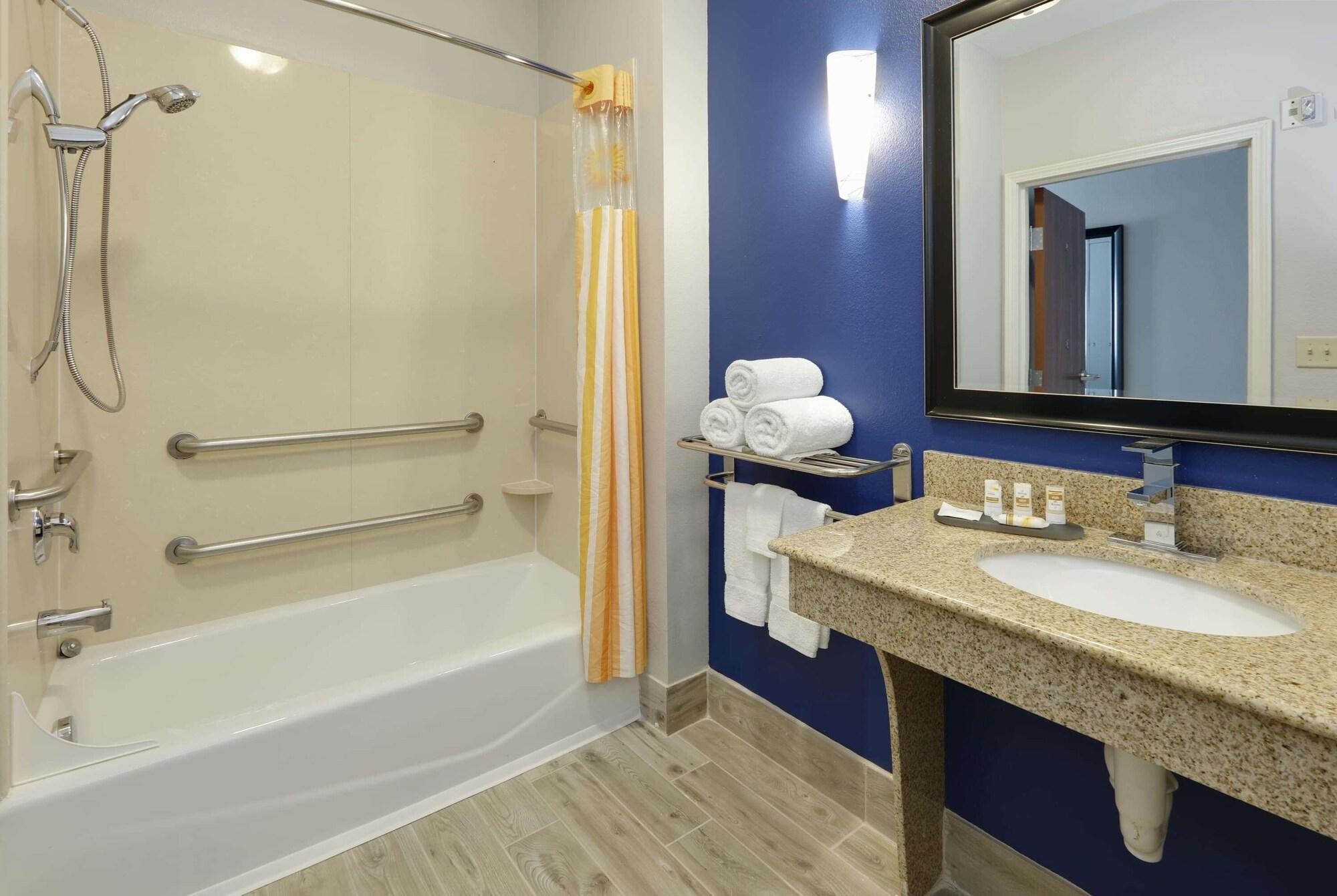 La Quinta By Wyndham Denton - University Drive Zewnętrze zdjęcie