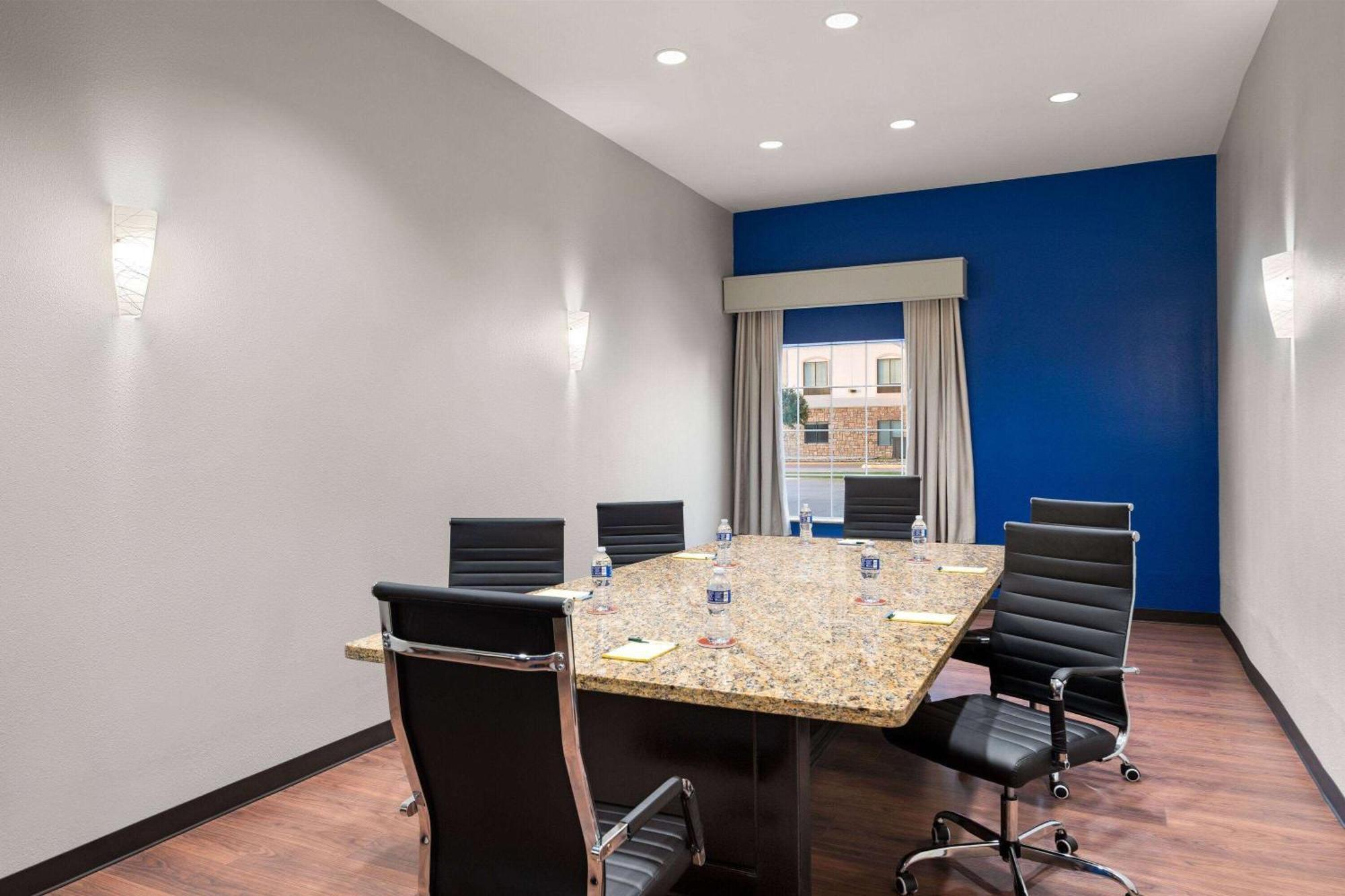 La Quinta By Wyndham Denton - University Drive Zewnętrze zdjęcie