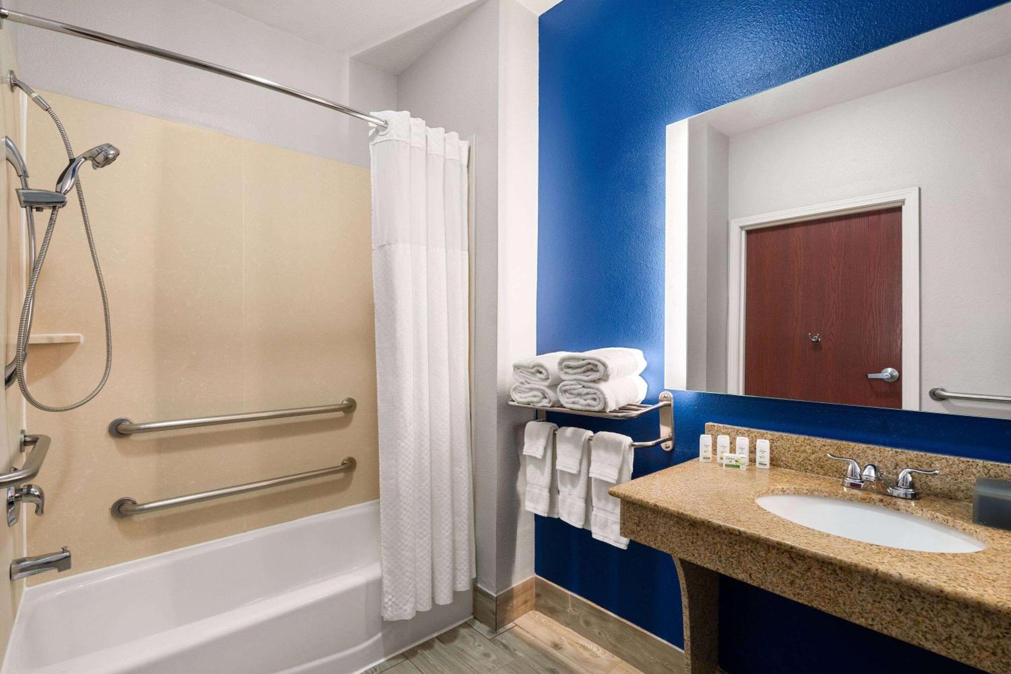 La Quinta By Wyndham Denton - University Drive Zewnętrze zdjęcie