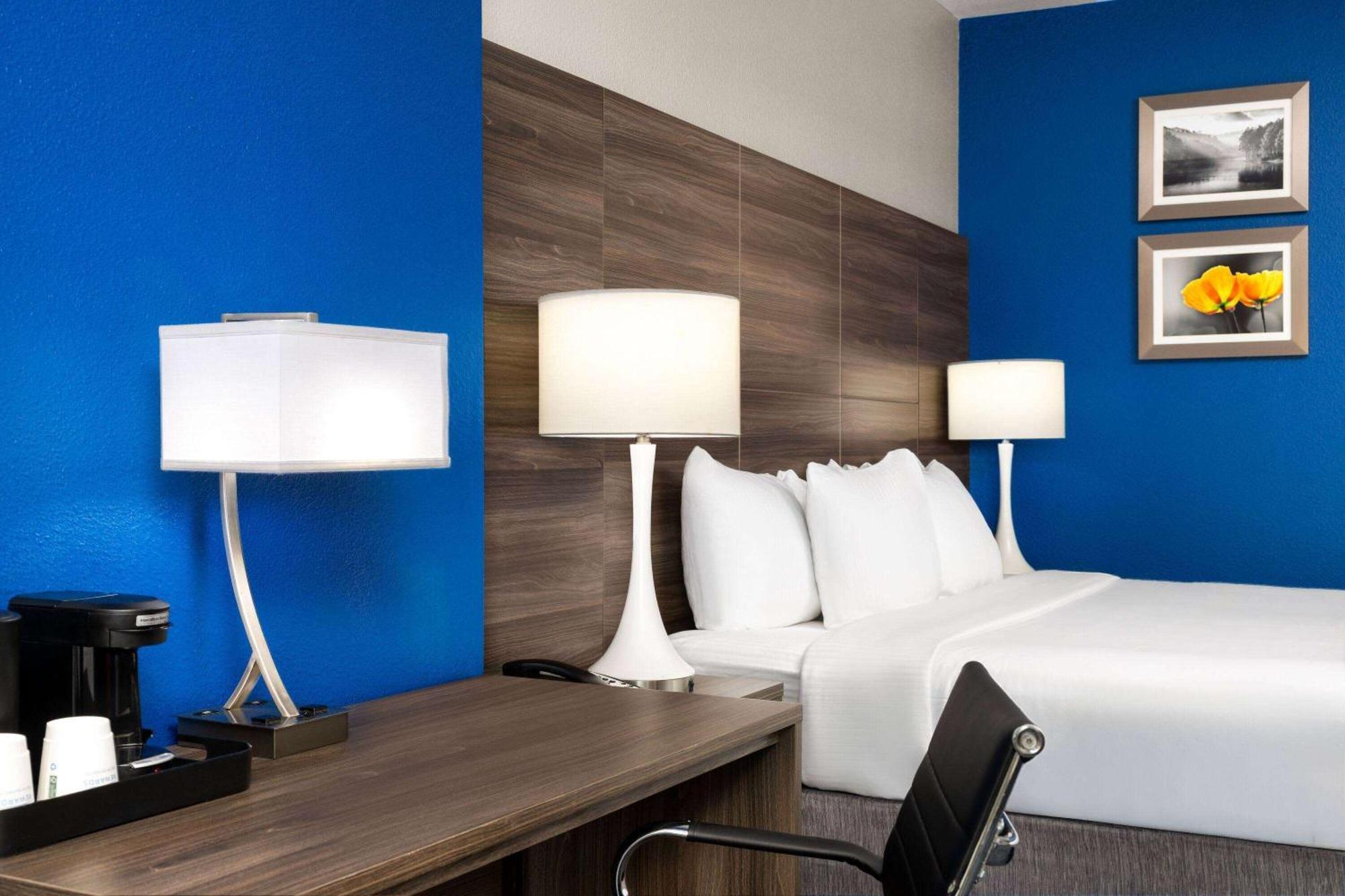 La Quinta By Wyndham Denton - University Drive Zewnętrze zdjęcie